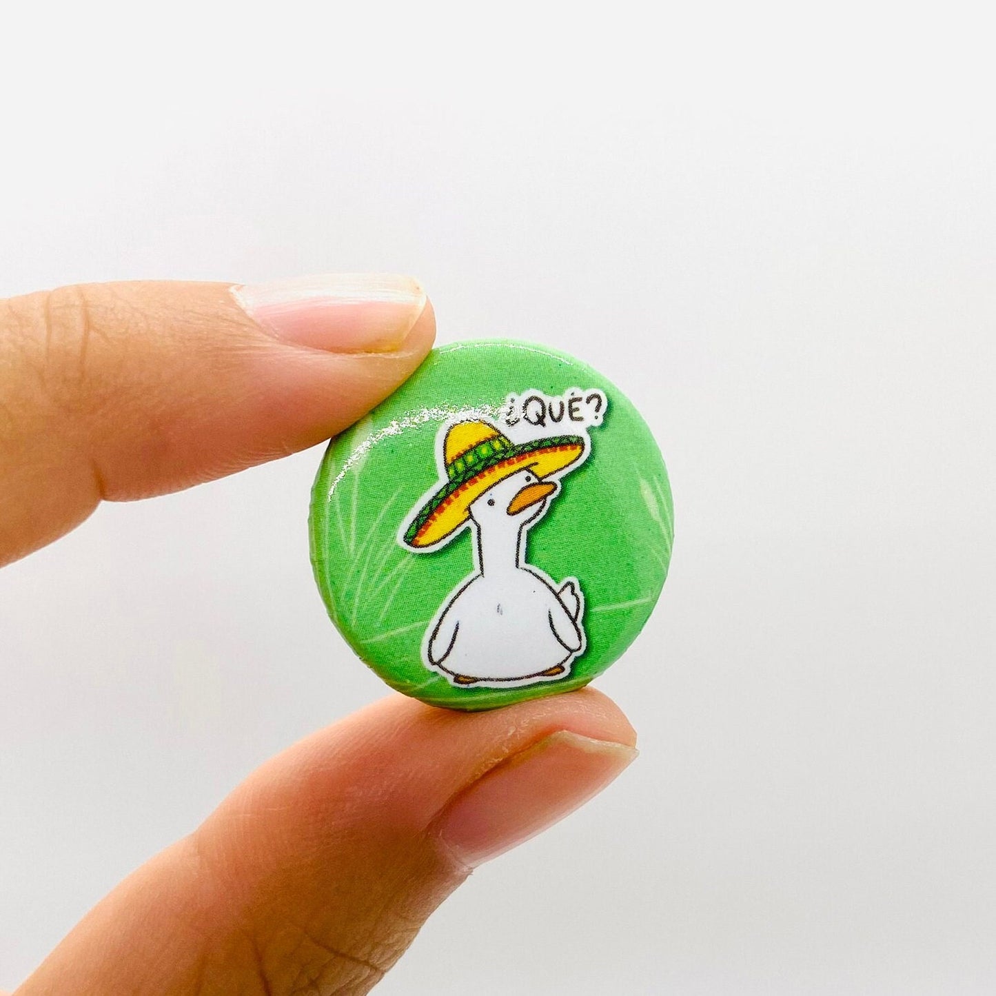 Goose Que Confused | Mini Round Pin | Kawaii Cute Pin | Gifts under 10 | For Him | For Her | Metal Round Pin | Backpack | Bag