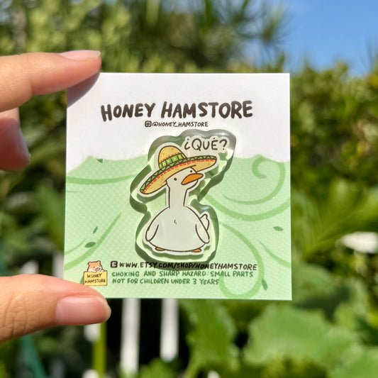 Goose Duck Que? | Acrylic Pin | Cute Funny Design | Gifts Under 10 | Adorable Kawaii Pins | Novelty Pin | Joke Present | For Her | For Him
